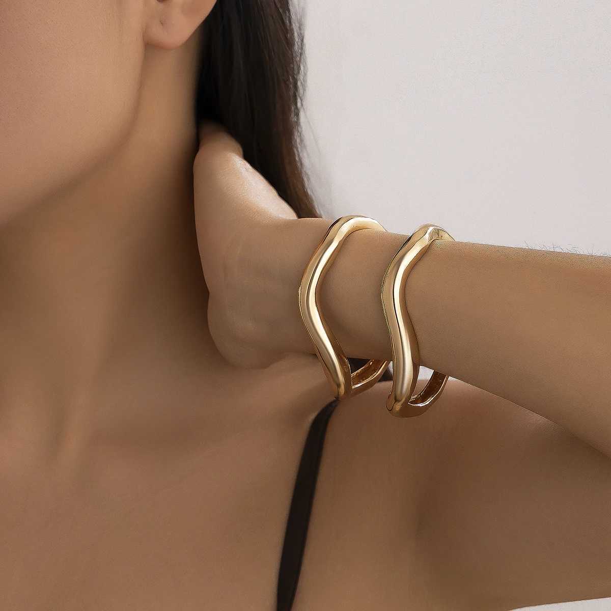 Lacteo Gothic 2Pcs/Set Gold Color Smooth Curved Opening Bangle Punk Chunky Thick For Women Banquet Bracelet Jewelry AccessoriesX240925