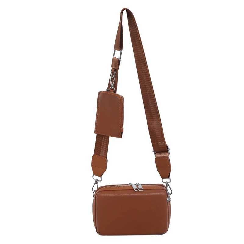 2024 Spring Mens Bag Fiable and Simple Crossbody Bag Trendy and Persalized Shoulder Bag Couple Style Unisex Z240924