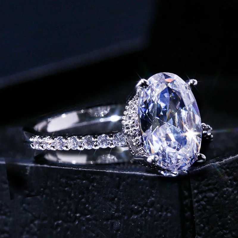 Huitan oval ring with dazzling and bright CZ stone quad set classic wedding anniversary gift for wife and girlfriend W240925