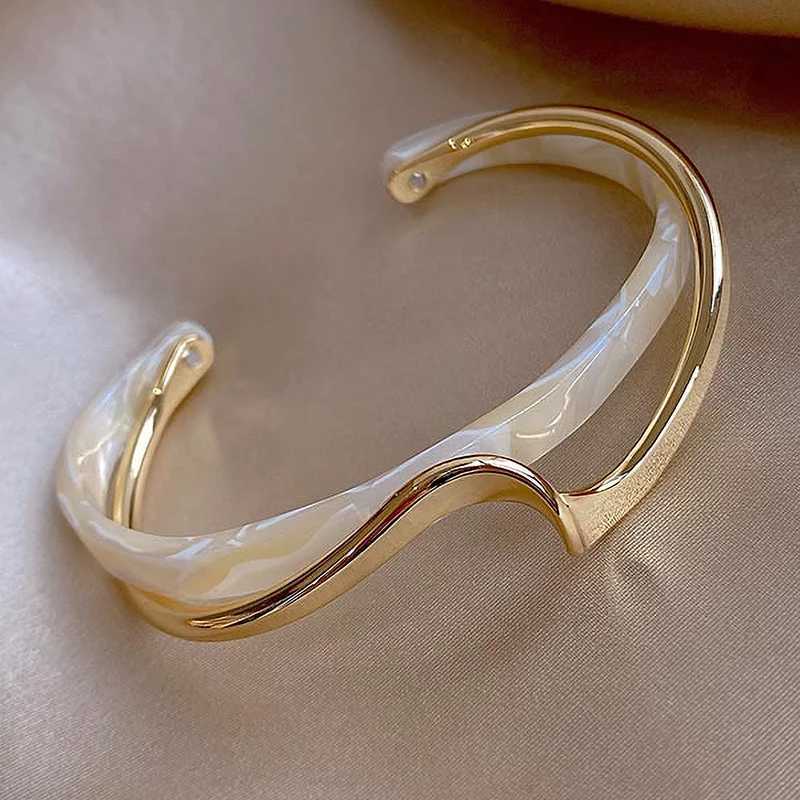 Bangles White Bend Metal Shellfish Womens Hand Bracelets Bracelets Board Geometric C- shaped Opening Bracelets Jewelry GiftsX24
