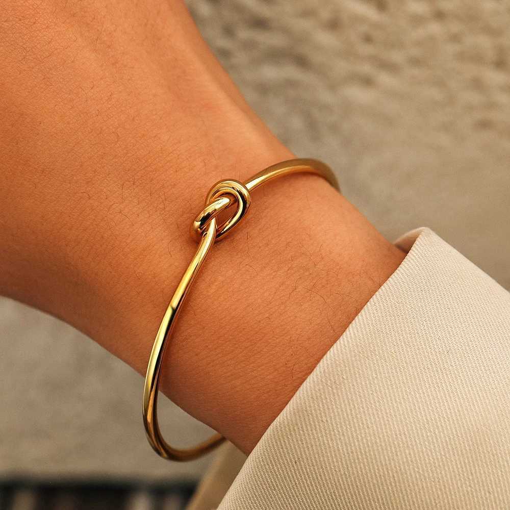 Stainless Steel Bracelets Elegant Trendy Round Circular Open Knot Cuff Bangle For Women Jewelry Goth Temperament Everyday WearX240925