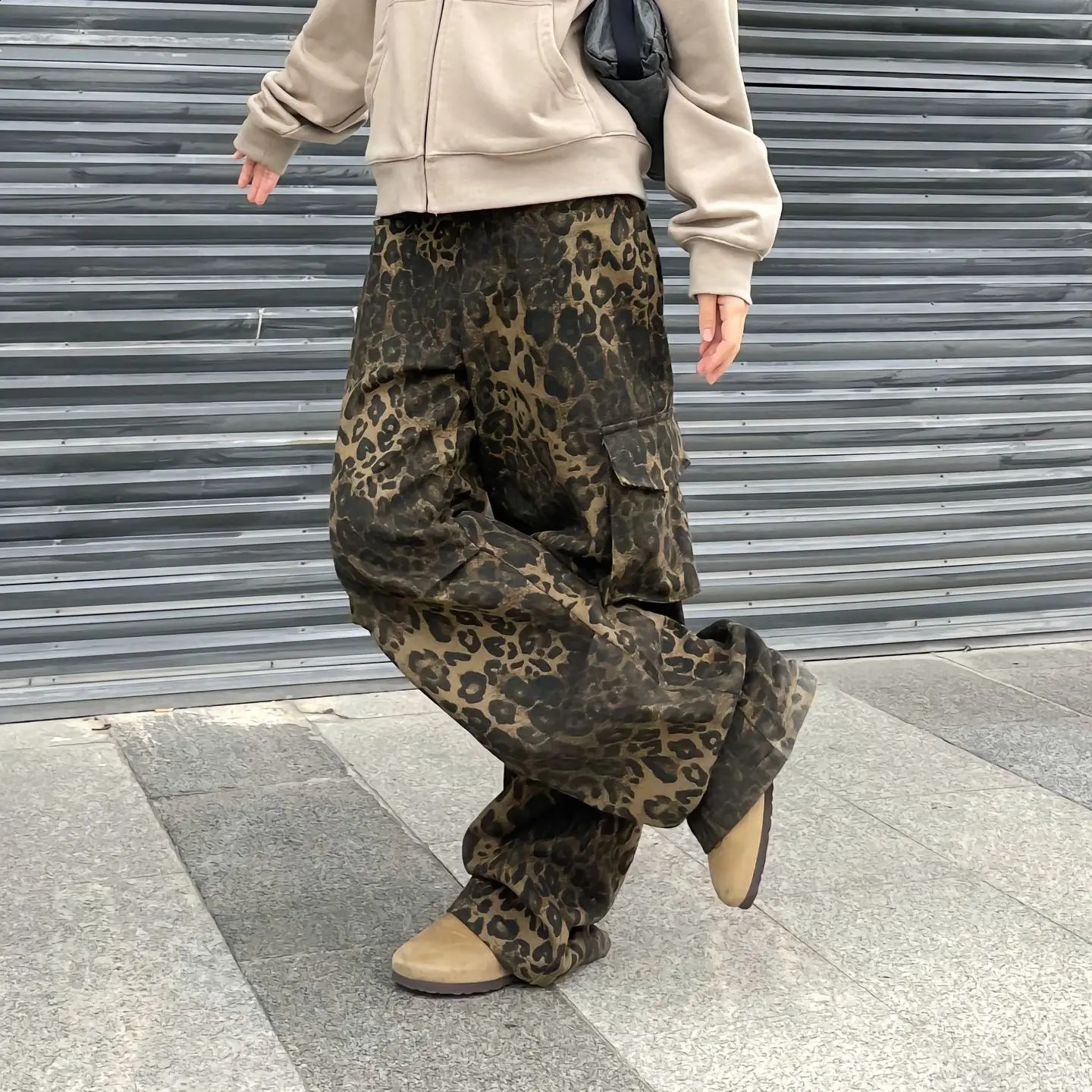 European and American oversized multi pocket leopard print workwear pants for womens street casual wide leg hip-hop trend Trouser Z260314