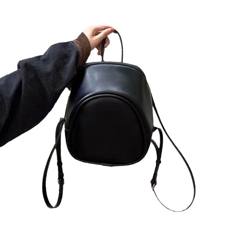 2024 new designer backpack, new Korean niche large capacity casual backpack, simple women's commuting women's soft leather bag