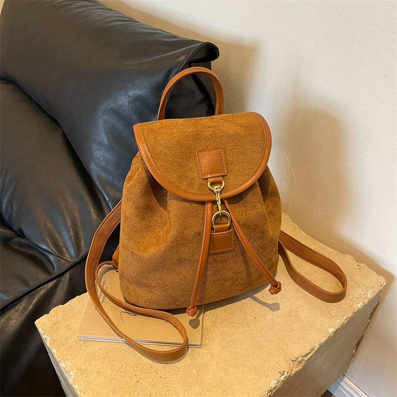 2024 New Designer Backpack Women's Large Capacity Western Velvet Multi functional Leisure Small Backpack