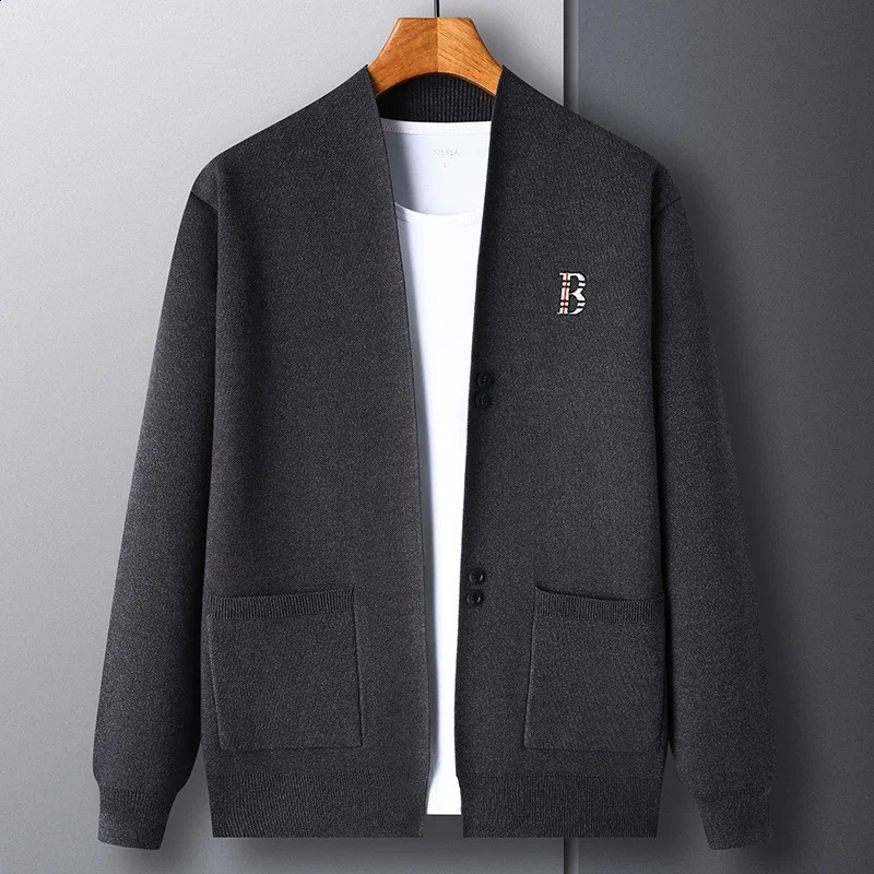 long sleeved mens knitted cardigan autumn fashion exquisite B letter embroidery Korean version n sweater coat 240910
