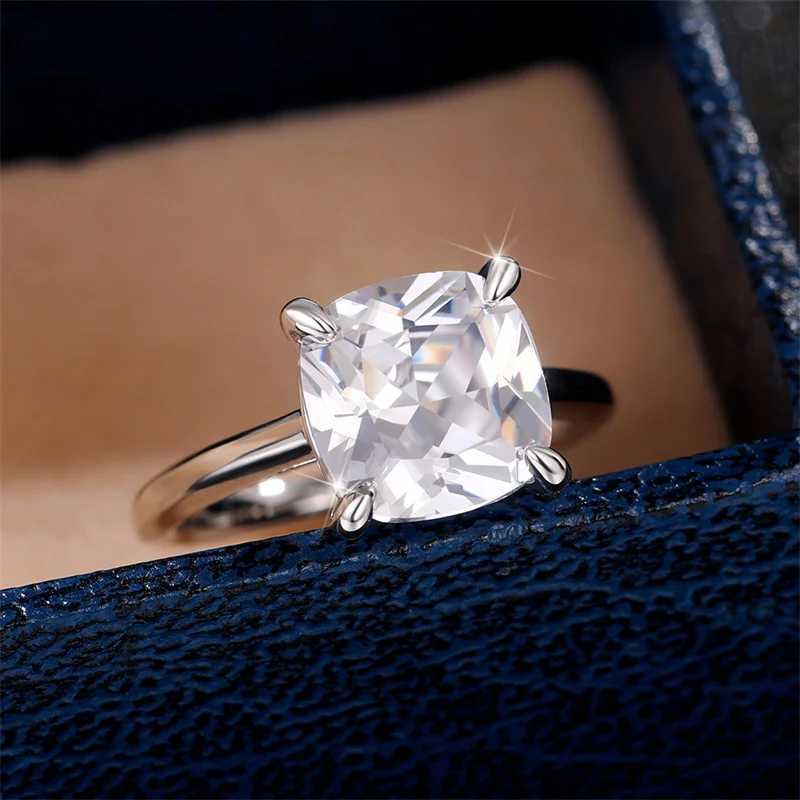 Huitan Crystal Cube Zirconia Wedding Ring Series Womens High Quality Silver Engagement Band Fashion Jewelry Wholesale W240925