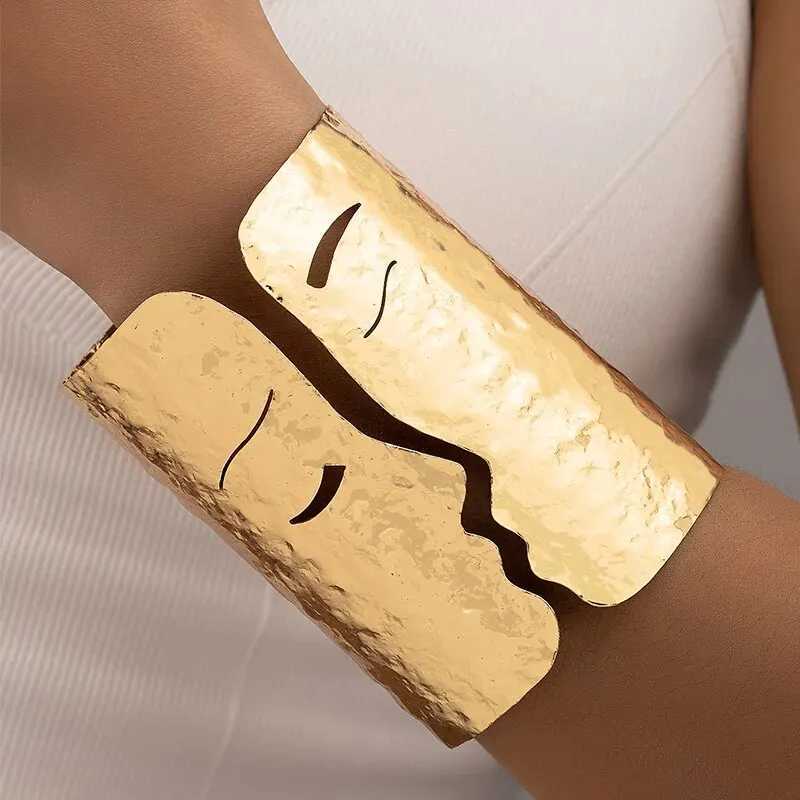 Large Metal Cuff Bangle Open Bracelet For Women Funny Design Hammered Punk New Styles Heavy Holiday Accessories Party JewelryX240925