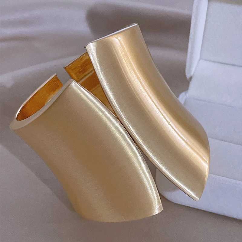 Exaggerated Chunky Heavy Metal Bracelet Bangle for Women Punk Goth Irregular Wide Gold Color Open Bracelet Party Jewelry BijouxX240925