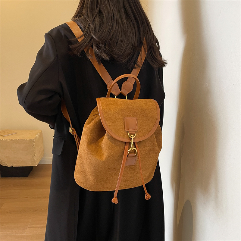 2024 New Designer Backpack Women's Large Capacity Western Velvet Multi functional Leisure Small Backpack