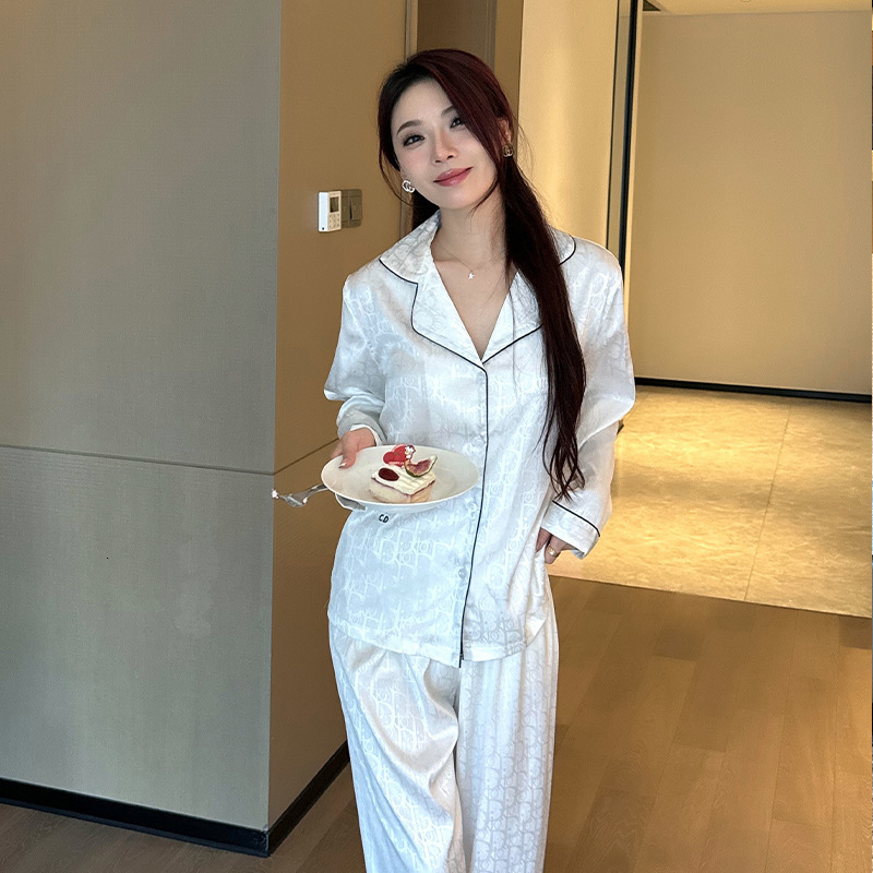 2024 Autumn Highend Two Piece Long Sleeved Pant Jacquard Embroidery Set Women Sleepwear Fashion Seasonal Ins Style Pama