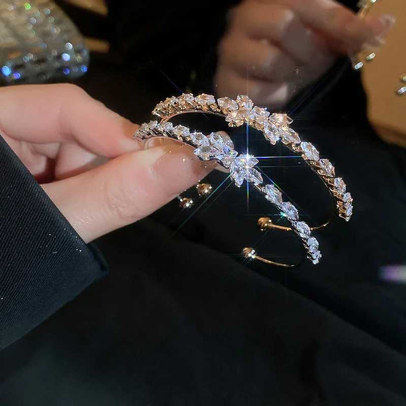 2024 New Korean Exquisite Shining Crystal Bowknot Opening Bracelet Simple Fashion Sweet Senior Bracelet Elegant Women JewelryX240925