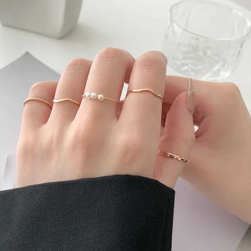 Bohemian Gold Heart Ring Set for Women Retro Geometric Cross Pearl Butterfly Finger Ring Womens Fashion Jewelry Gift W240925