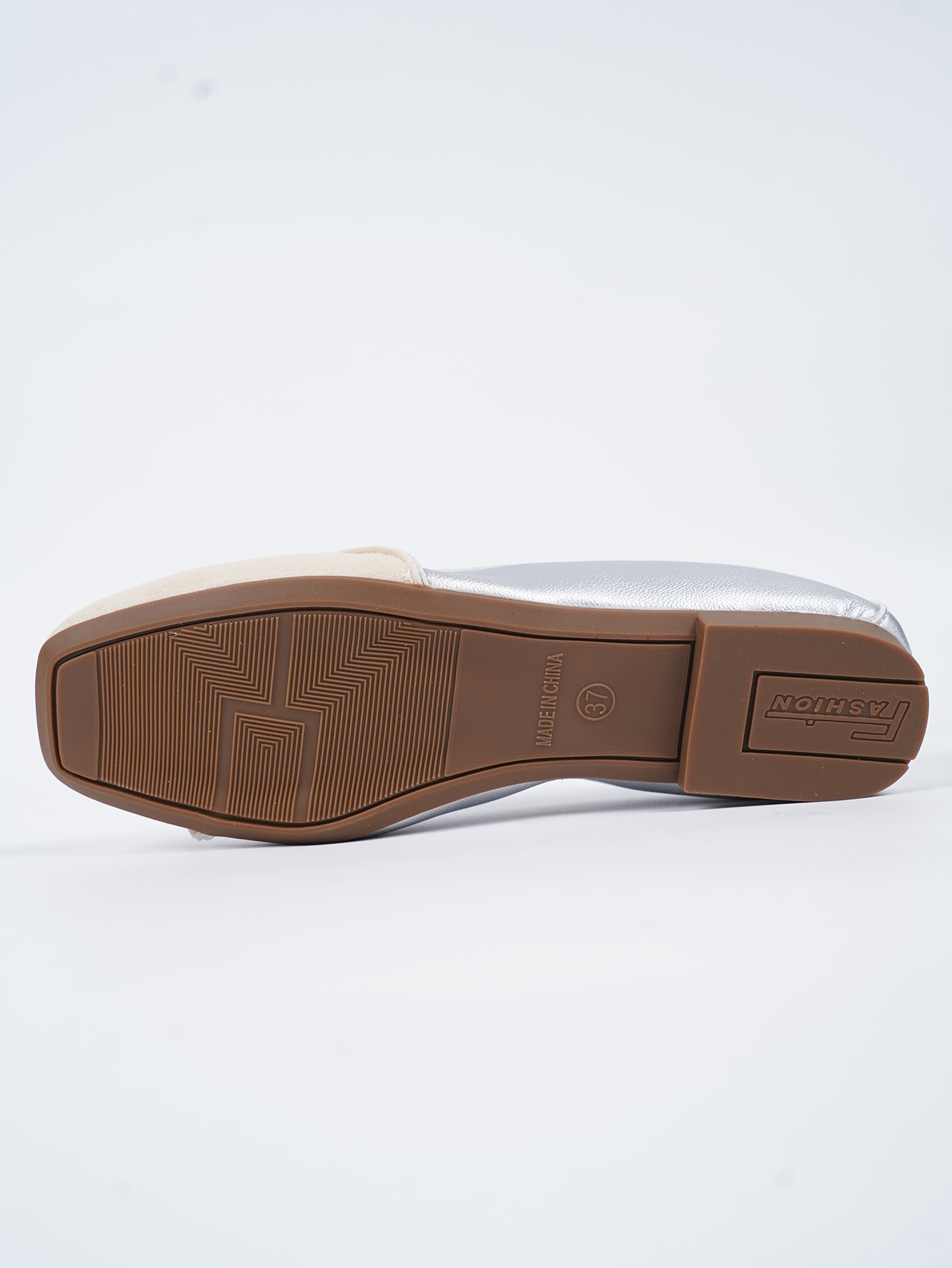 Elegant Ladies' Flat Sneakers - Versatile Design for Any Occasion