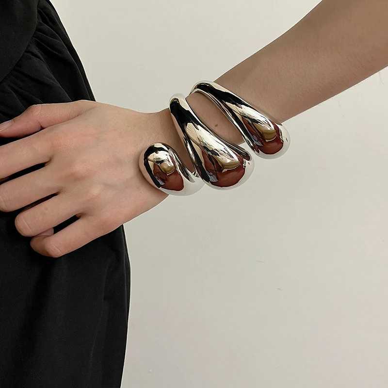 Fashion Lrregular Geometric Spiral Bracelet For Women Metal Hollow Chunky Water Drop Open Bangle Bracelet Jewelry AccessoriesX240925