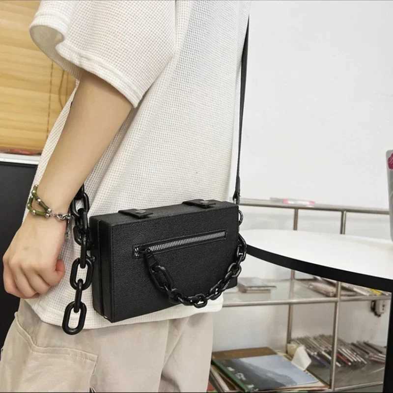 Small WOMen Men ShoULder Messenger Bags Fi Chain Pu Leather Student Crossbody Bag for Teenager Unisex Phe Handbags Z240924