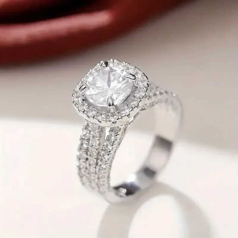 Micro Pave 3-Row Zircon Ring Suitable for Womens Engagement Wedding Leisure Party Jewelry W240925