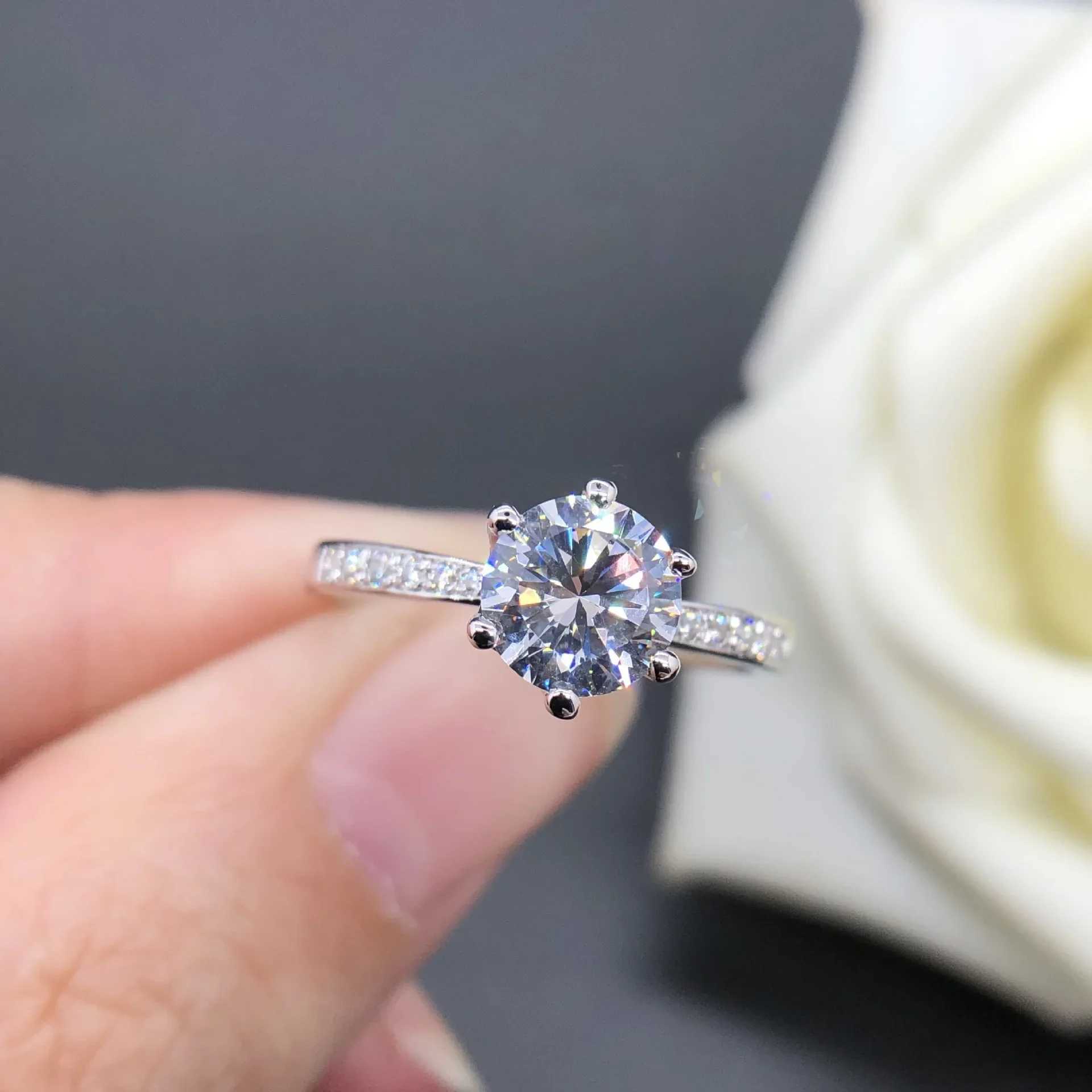 Solid White Gold PT950 14K White Gold Moissanite 18K Gold Ring Six Claw Ring Womens Wedding Ring Valentines Day Gift W240925