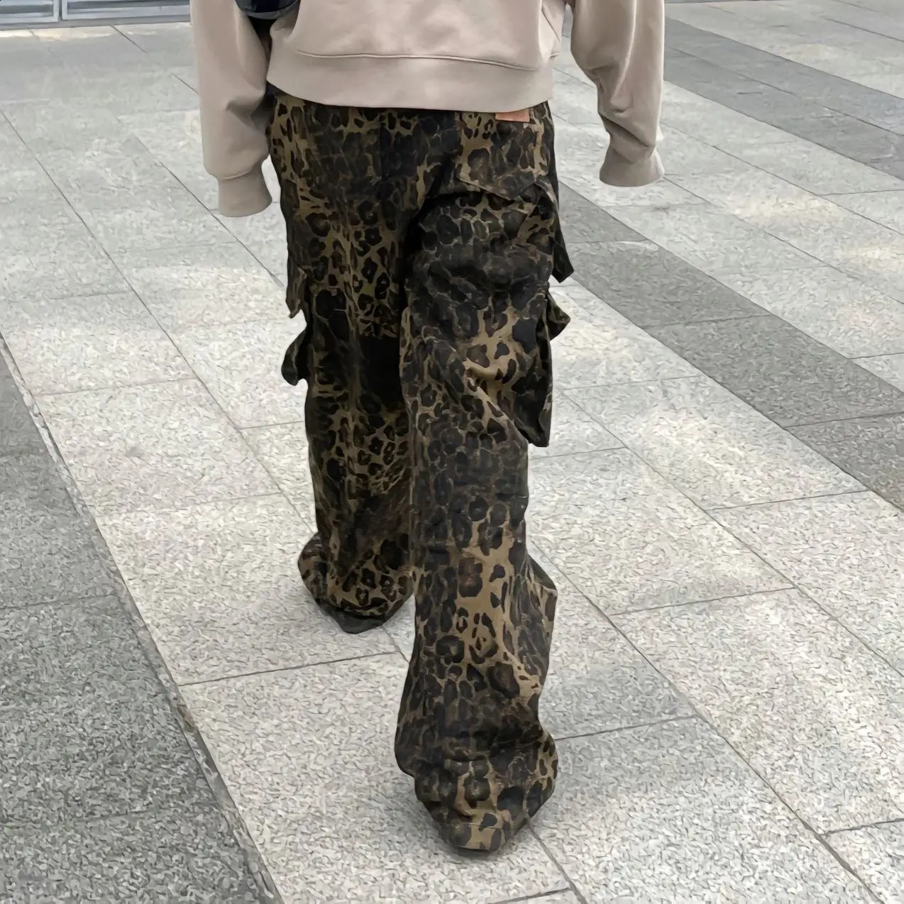 European and American oversized multi pocket leopard print workwear pants for womens street casual wide leg hip-hop trend Trouser Z260314