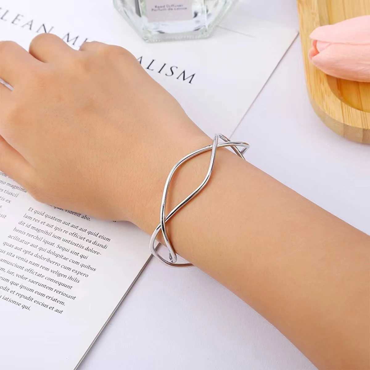New Fashion Geometric Retro Metal Line Hollow Open BraceletX240925