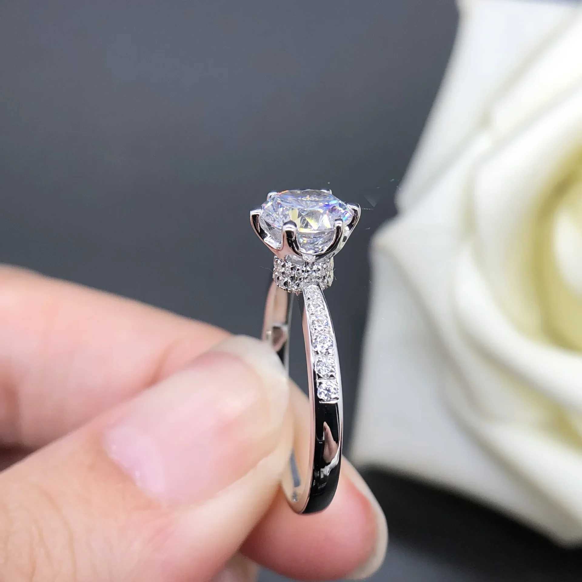 Solid White Gold PT950 14K White Gold Moissanite 18K Gold Ring Six Claw Ring Womens Wedding Ring Valentines Day Gift W240925