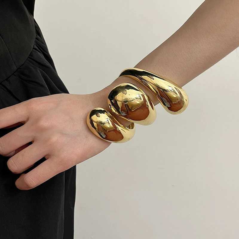Fashion Lrregular Geometric Spiral Bracelet For Women Metal Hollow Chunky Water Drop Open Bangle Bracelet Jewelry AccessoriesX240925