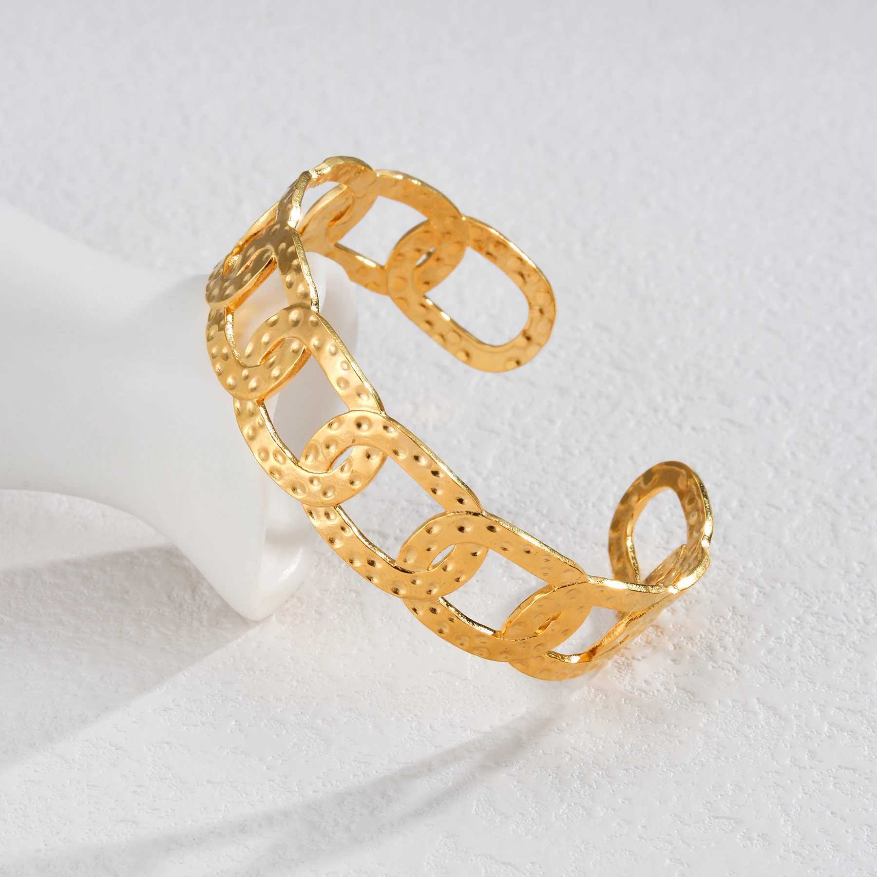 2024 New Punk Hollow Heart Open Bangle Cuff Bracelet Stainless Steel Vintage Zircon Charm Bracelets for Women Mom Jewelry GiftsX240925