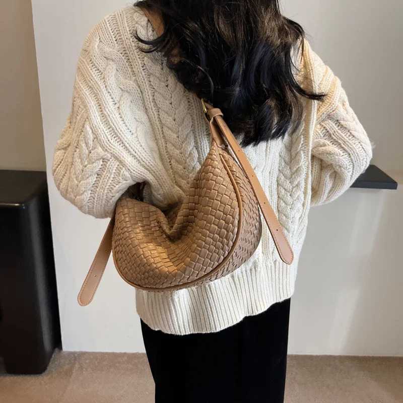 Female Large Capacity Handbag Women Shoulder Messenger Bag Graceful Soft PU Ladies Crossbody Bag Package Woven Grain Tote Bag Z240924