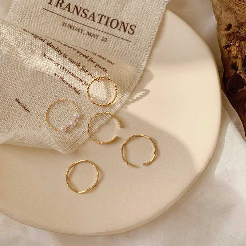 Bohemian Gold Heart Ring Set for Women Retro Geometric Cross Pearl Butterfly Finger Ring Womens Fashion Jewelry Gift W240925