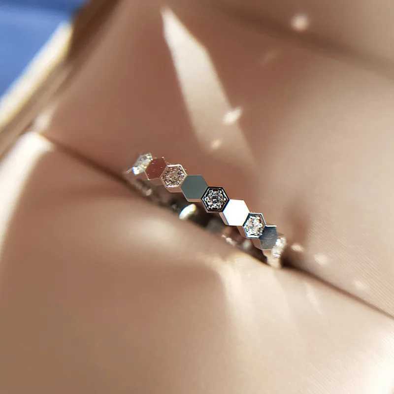 Charm Womens Jewelry Luxury Ring Simple Rose Gold Galvanized Zircon Crystal Ring Womens Wedding Ring Gift W240925
