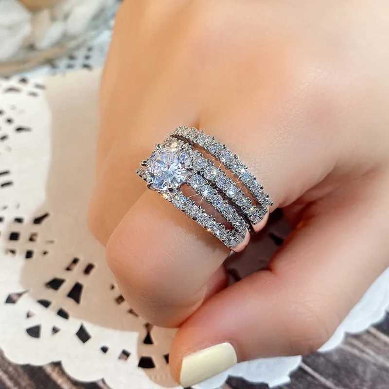 Luxury silver metal white stone ring exquisite and fashionable engagement and wedding ring set W240925
