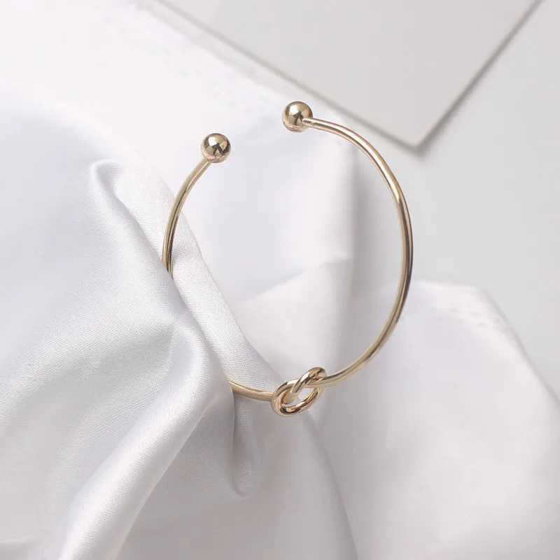 New Open Cuff Womens Bangles Gold Color Kont Design Bracelets on Hand Punk Personality Metal Bangles Hand Decoration WholesaleX240925