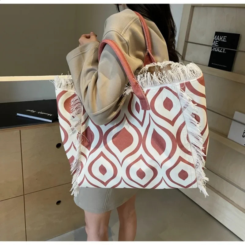 Patchwork canvas 2024 high-quality womens handbag large capacity fashionable casual shoulder bag soft handbag 240925