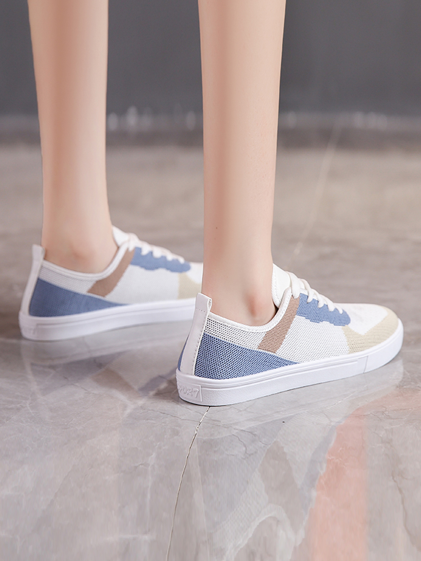Trendy Ladies' Sportswear - Lightweight Gym Shoes with Non-Slip Sole