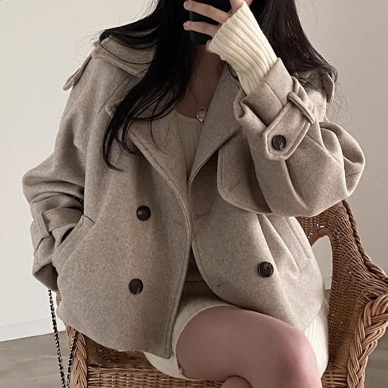 Korean chic autumn and winter French suit collar with double breasted pockets niche loose and versatile woolen short jacket for women 240925