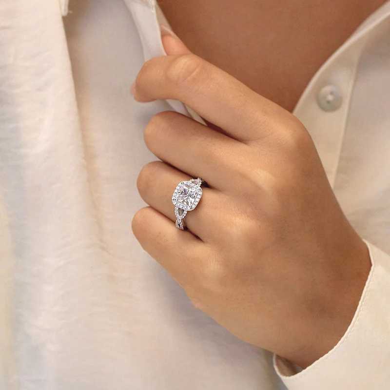 Huitan Temperment Womens Rings for Wedding Newly Designed Female Accessories Engagement Party Cubic Zirconia Statement Jewelry W240925