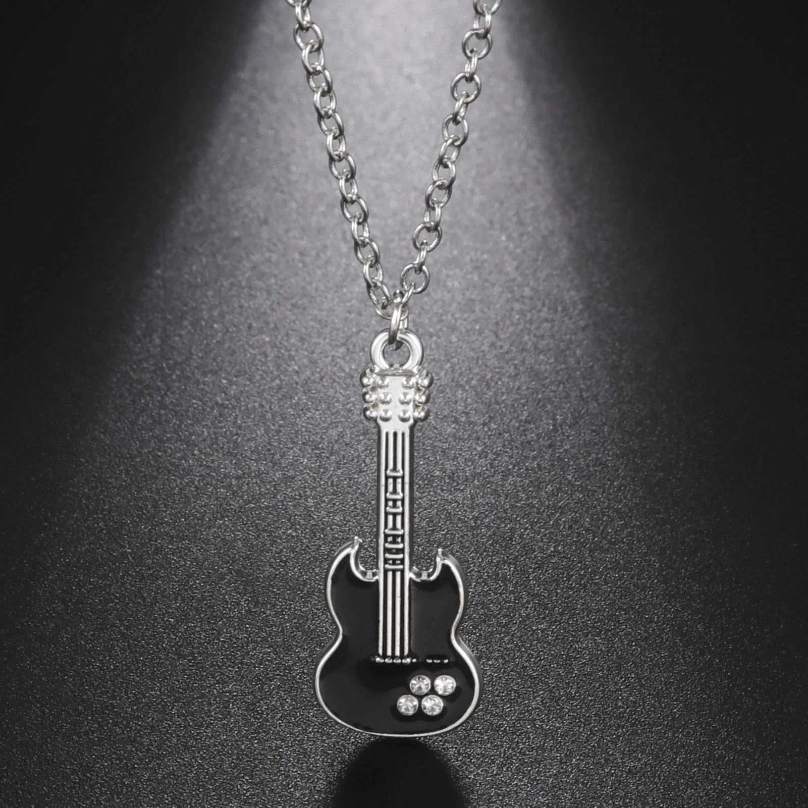 Skyrim Electric Guitar Necklace Music Black Enamel Chain Rock Pop Classic Crystal Zircon Gift Mens and Womens JewelryX240924