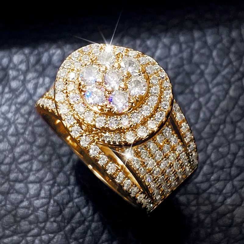 Huitans gorgeous womens engagement ring modern and fashionable design sparkling cubic zirconia womens ring party new jewelry W240925