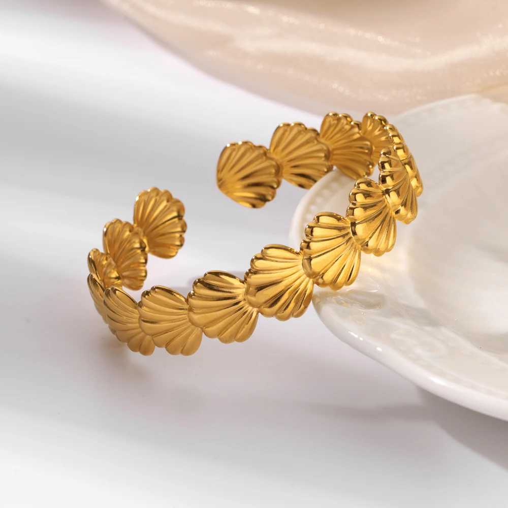 Stainless Steel Shell Cuff Bracelets For Women Gold Color Shell Opening Bracelet Bangles Luxury Summer Beach Wrist Jewelry GiftX240925