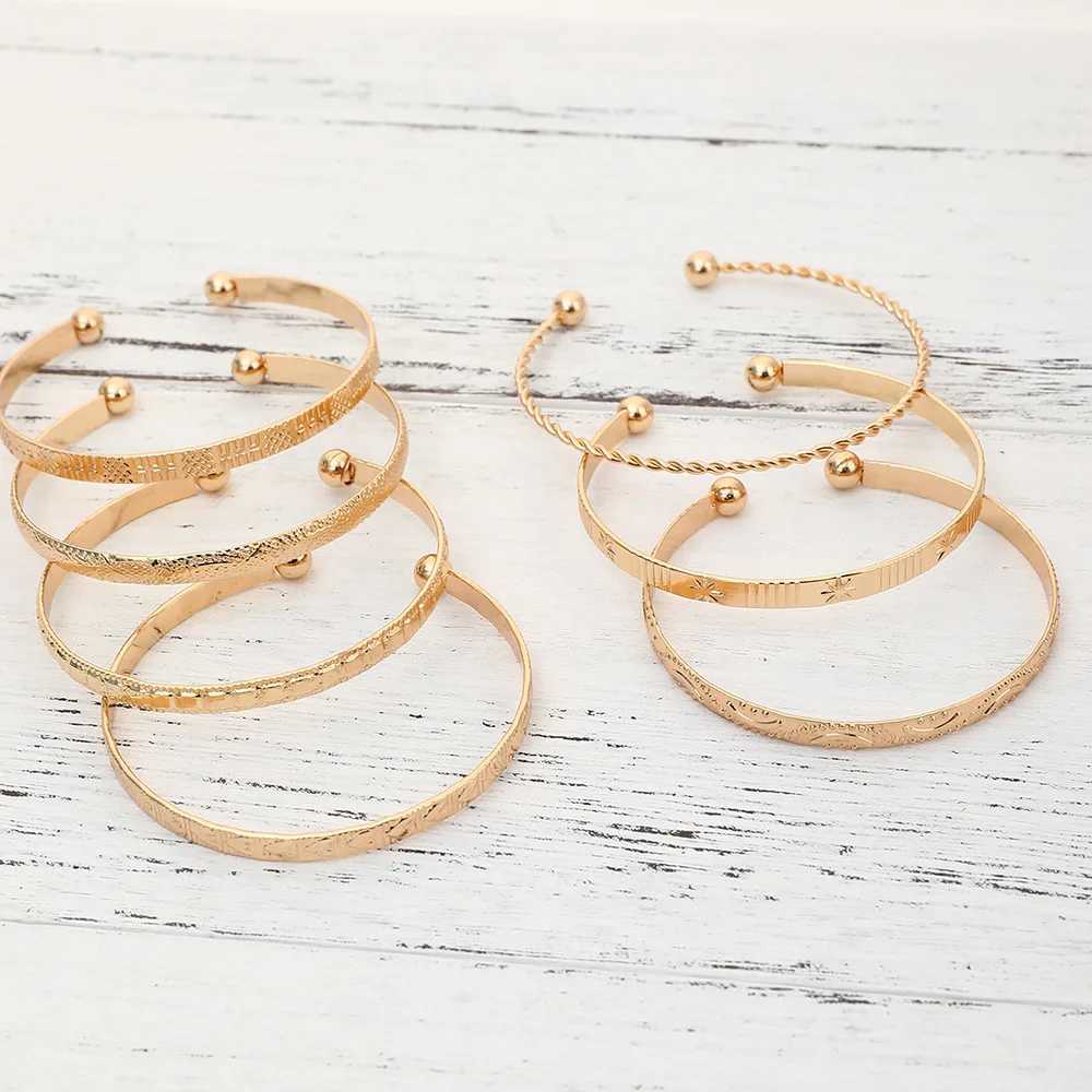 Vintage Gold Color Metal Bangle for Women Star Heart Geometric Relief Pattern Opening Bracelet Fashion Jewelry Gift 2024X240925