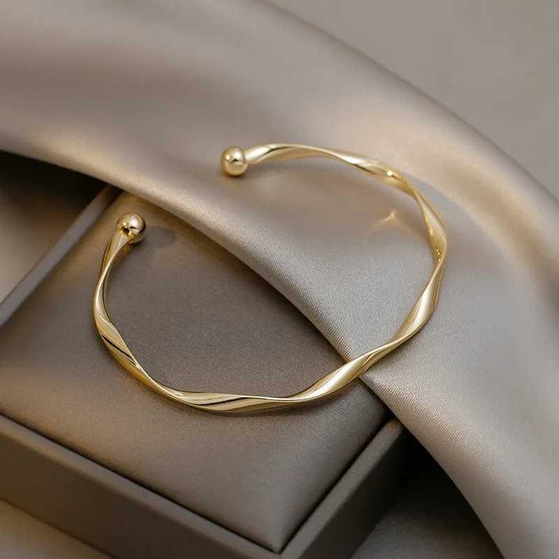 Fashion Opening Bangle Gold Color Glossy Twisted Thin Bangles For Women Female Open Minimalist Style Charm Cuff Bracelet JewelryXJ250117