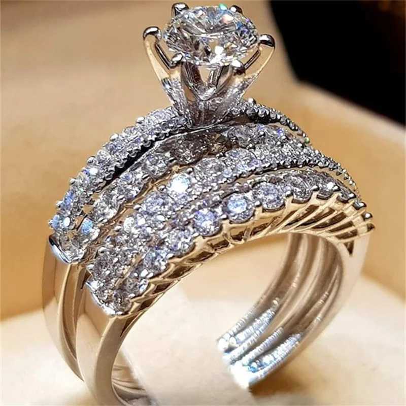 Luxury silver metal white stone ring exquisite and fashionable engagement and wedding ring set W240925