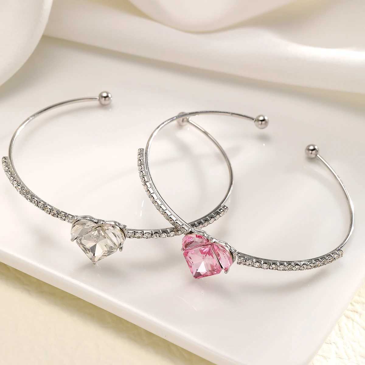 Fashion Open Cuff Pink Heart Bracelets Bangle For Women Sweet Style Silver Color Design Shiny Cubic Zircon Jewelry GiftsX240925