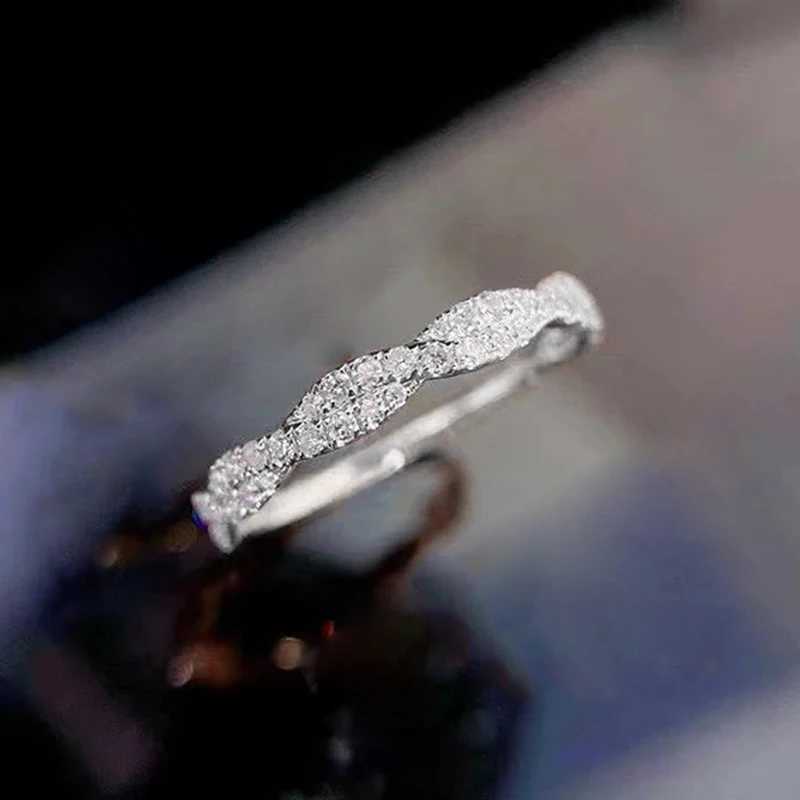 Huitan Exquisite Womens Twisted Band Ring with Sparkling Cubic Zirconia Declaration Womens Wedding Jewelry W240925