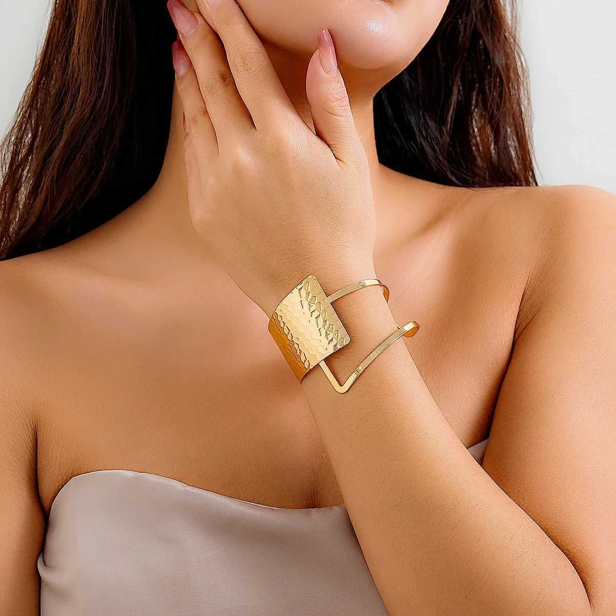 Lacteo Trendy Wide Hollow Out Splicing Cuff Bracelet for Women Opening Arm Bangles Jewelry Party Wedding Girls Accessories NewX240925