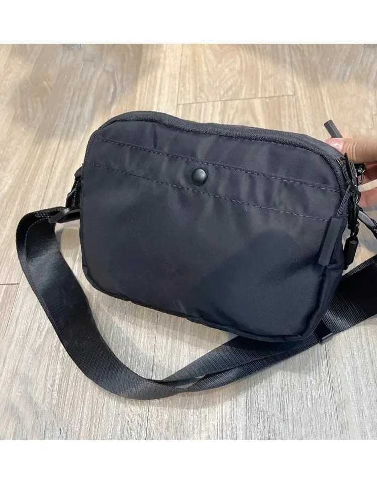 Causal Mens Travel Shoulder Bag INS Trend Waterproof Nylon Zipper Small Man Bag Square Crossbody Bags for Men Sacoche Homme Z240924