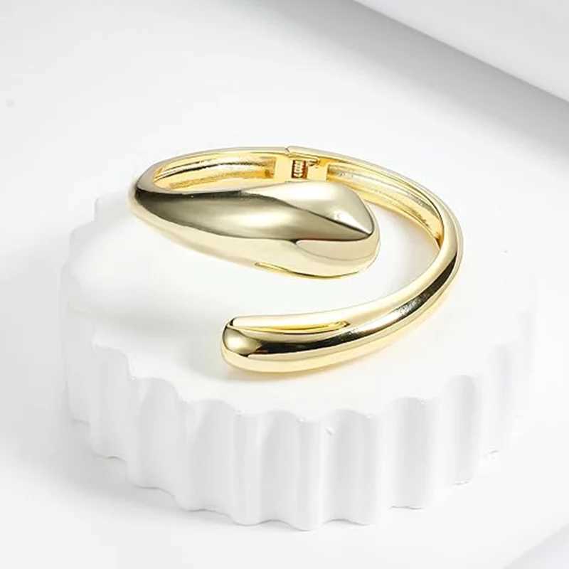 Wide Bangles for Women 14K Gold Plated Chunky Waterdrop Open Wrist Cuff Stretchable Thick Irregular Twisted BraceletX240925