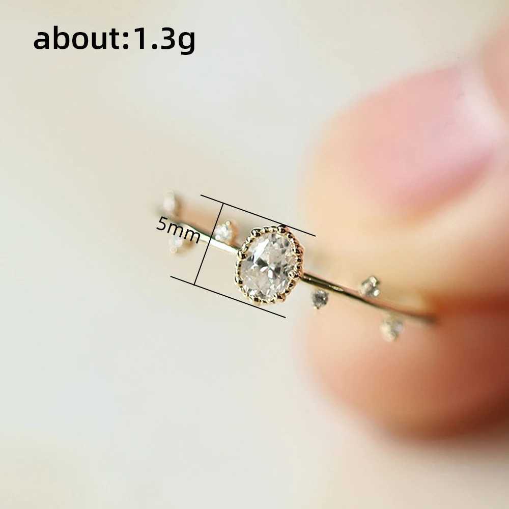 Huitan Dainty Womens Thin Ring Gold Inlaid Crystal Cube Zirconia Wedding Ring Fashionable and Exquisite Womens Jewelry Wholesale W240925