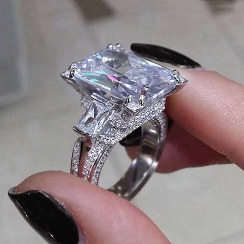Huitan luxury crystal cubic zirconia ring fashion square finger ring womens wedding party silver band jewelry W240925