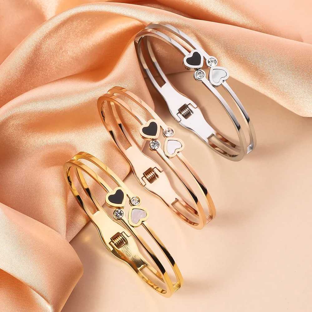 Fashionable Peach Heart Stainless Steel Bracelet Non Fading Womens Exquisite Spring Opening Bangle Birthday Party GiftX240925