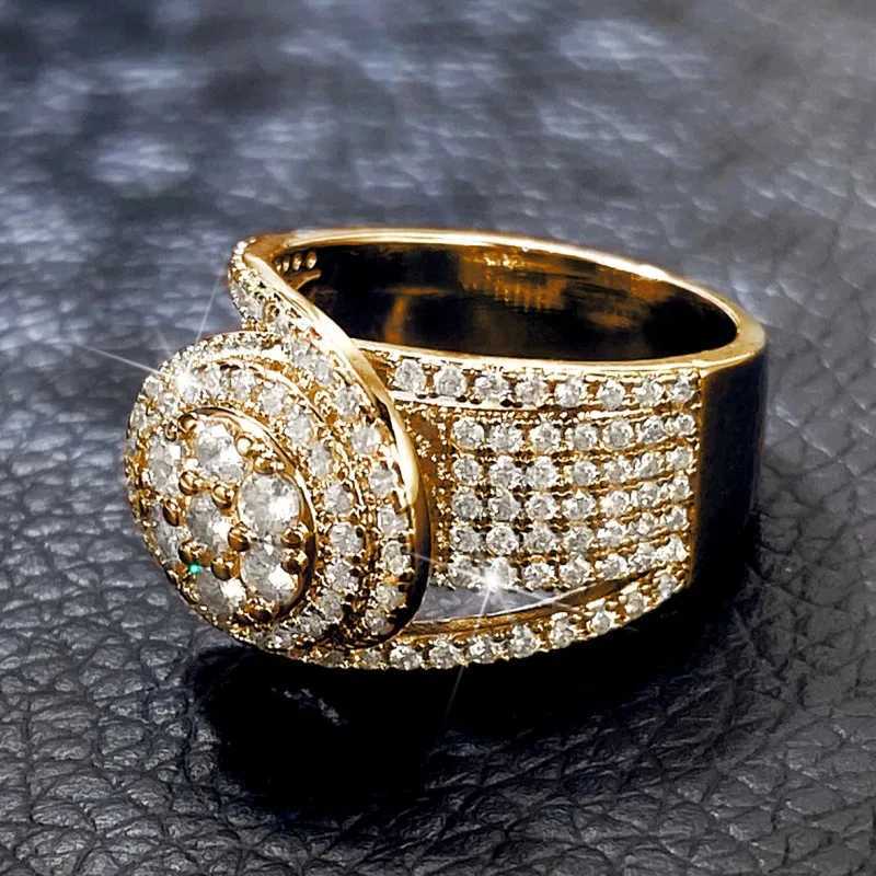 Huitans gorgeous womens engagement ring modern and fashionable design sparkling cubic zirconia womens ring party new jewelry W240925